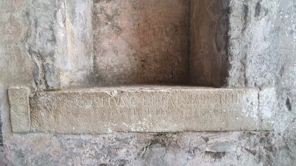 II.6 Pompeii. July 2021. Inscription from west side of corridor of Amphitheatre 
Foto Annette Haug, ERC Grant 681269 DÉCOR.

