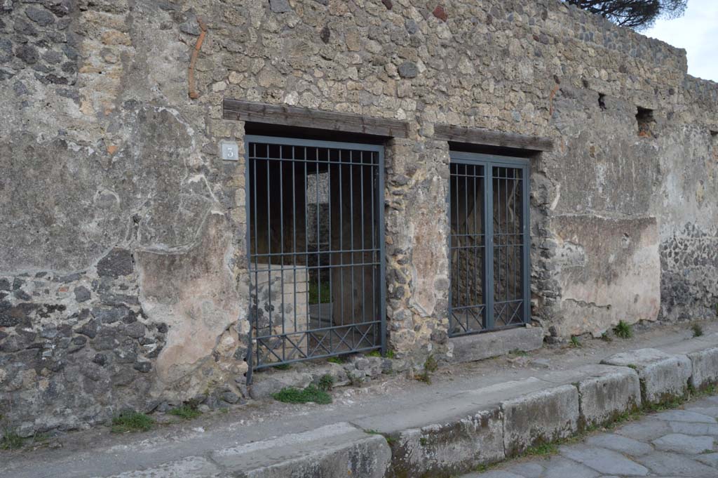 II.8.3 Pompeii, on left. March 2019. Looking towards doorways on east side of Via di Nocera, with II.8.2, on right.
Foto Taylor Lauritsen, ERC Grant 681269 DCOR.

