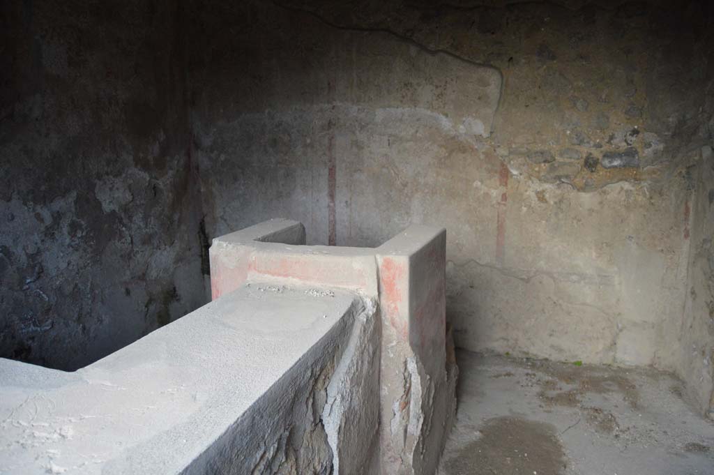II.8.2/3 Pompeii. March 2019. Looking across counter towards painted east wall.
Foto Taylor Lauritsen, ERC Grant 681269 DCOR.
