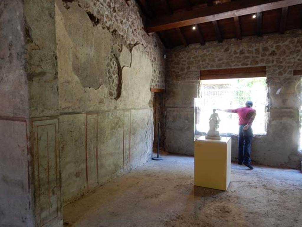 II.9.4, Pompeii. May 2018. Room 5, looking east along north wall. Photo courtesy of Buzz Ferebee. 

