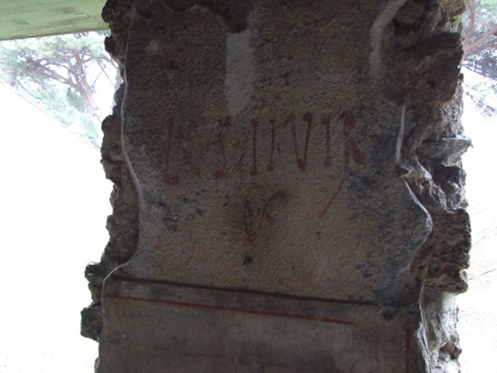 II.9.4 Pompeii. December 2007. Room 5
Electoral inscription on plaster on inside wall pillar between window and door to garden, reading - L C S II VIR.

