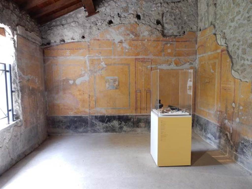II.9.4, Pompeii. May 2018. Room 8, looking towards south wall. Photo courtesy of Buzz Ferebee. 

