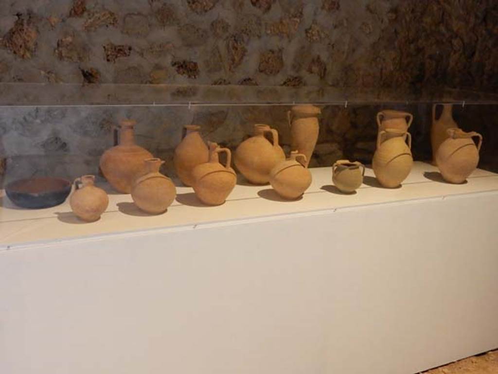 II.9.5, Pompeii, May 2018. Terracotta items on display. Photo courtesy of Buzz Ferebee.