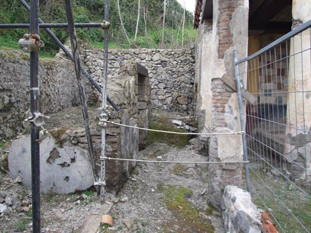 III.2.1 Pompeii.  March 2009.  Looking north from Exedra  to remains of rooms 18 and 19, small corridor and wall of summer triclinium.