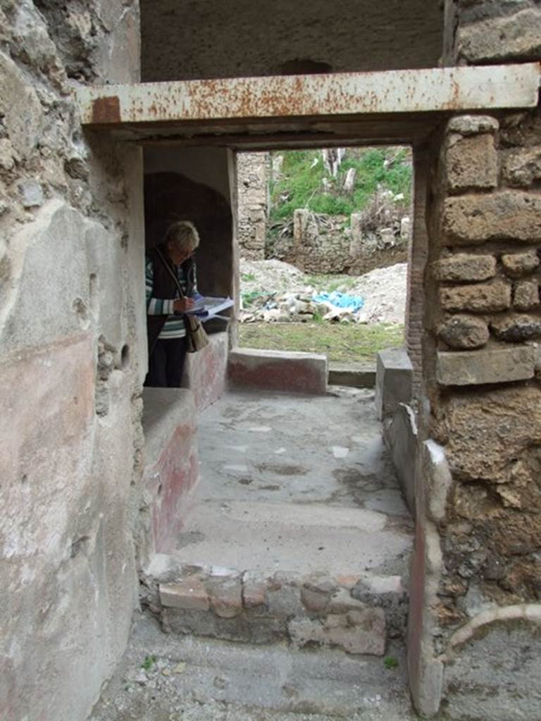 III.4.3  Pompeii.  March 2009.  Doorway with step, from Room 4. to Room 3. Triclinium.