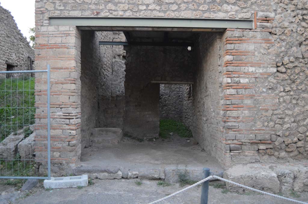 III.5.1 Pompeii. October 2017. Looking north towards entrance doorway.
Foto Taylor Lauritsen, ERC Grant 681269 DCOR
