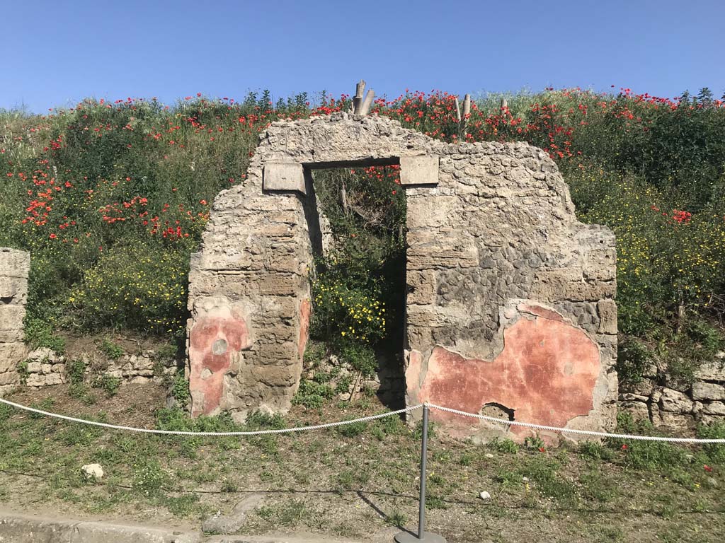 III.5.4 Pompeii. April 2019. Entrance doorway, looking north. Photo courtesy of Rick Bauer..