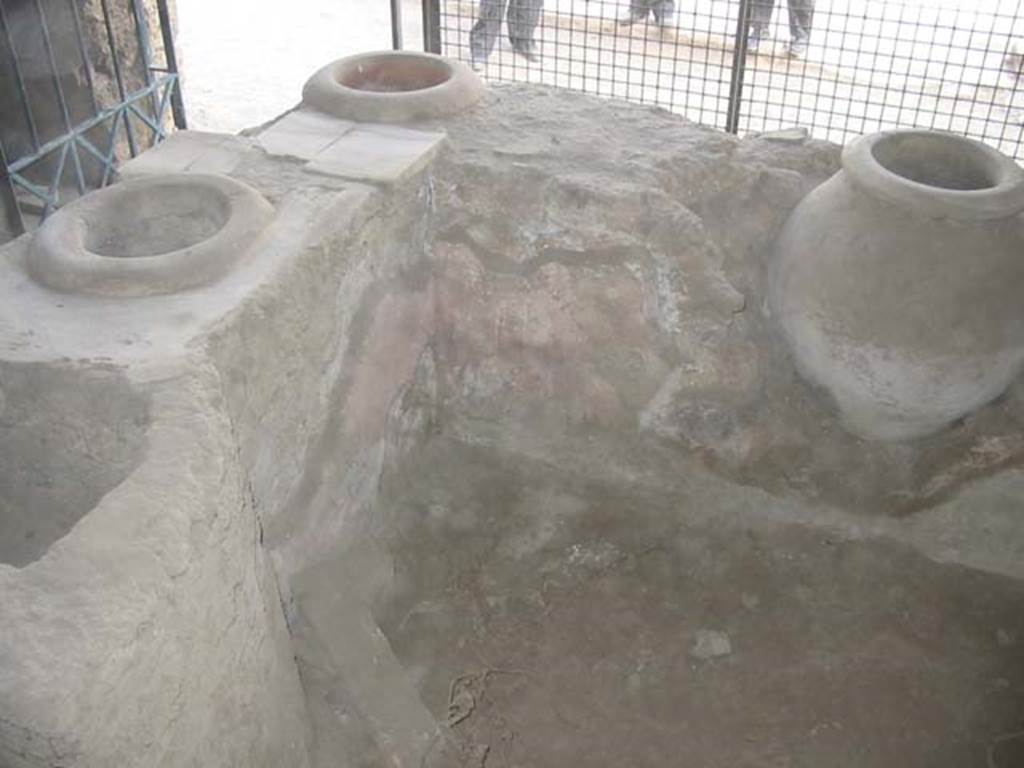 III.6.1 Pompeii. October 2017. Looking north-west across counter with dolia and hearth.
Foto Taylor Lauritsen, ERC Grant 681269 DÉCOR.

