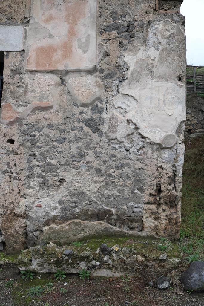 III.6.2 and III.6.1 Pompeii. December 2018. 
Front façade, east of III.6.1 and west of III.6.2, detail of painted inscription. Photo courtesy of Aude Durand.

