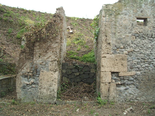 III.8.7 Pompeii. May 2010. Front facade, small window on west side of entrance. Somewhere on this façade, Della Corte recorded the following electoral recommendation: Pelorus rog(at) [CIL IV 437]  See Della Corte, M., 1965.  Case ed Abitanti di Pompei. Napoli: Fausto Fiorentino. (p. 139)


