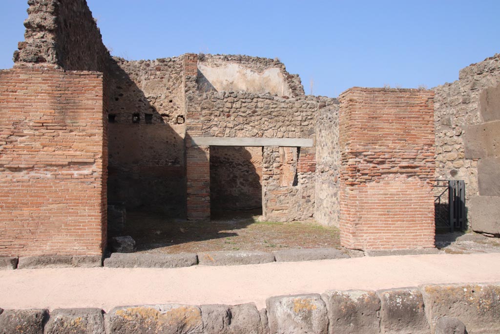V.1.2 Pompeii. December 2018. Looking north to entrance doorway on Via di Nola. Photo courtesy of Aude Durand.

