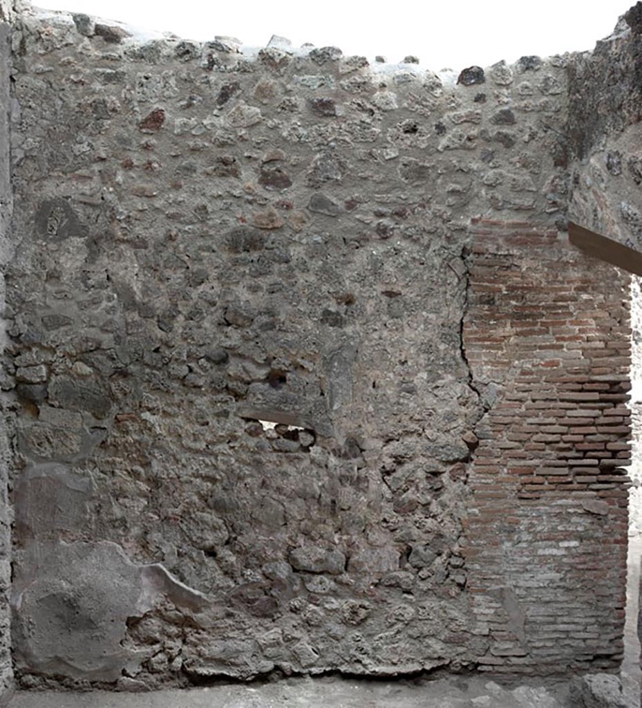 V.1.3 Pompeii. c.2012.
Room “b”, east wall of corridor, with doorway into atrium, on right. Photo by Hans Thorwid.
“E wall in 2012. Restored parts of the wall photographed and merge with the lower part and floor line of earlier photos from 2005-7.”
Photo and words courtesy of the Swedish Pompeii Project. 
