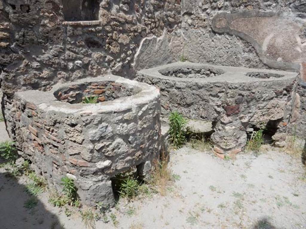 V.1.5 Pompeii. May 2017. Detail of boilers against north wall. Photo courtesy of Buzz Ferebee.
