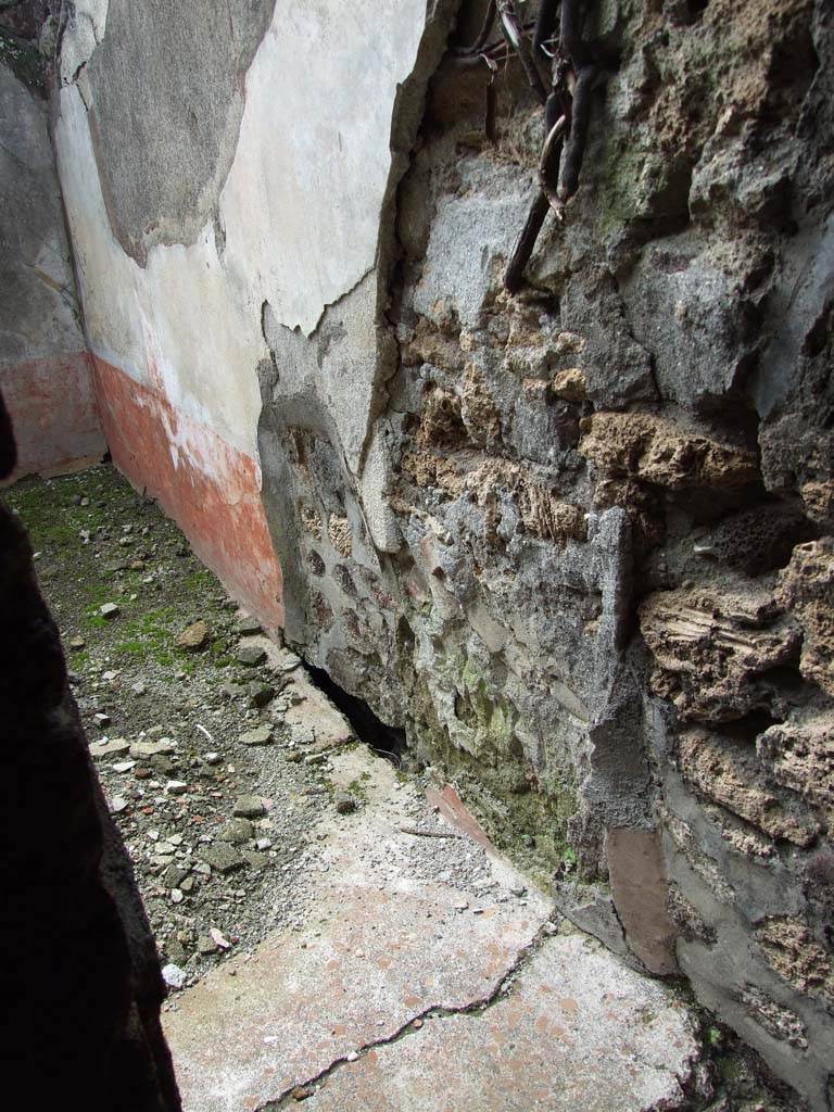 V.1.7 Pompeii. March 2009. Room 22, doorway and north wall