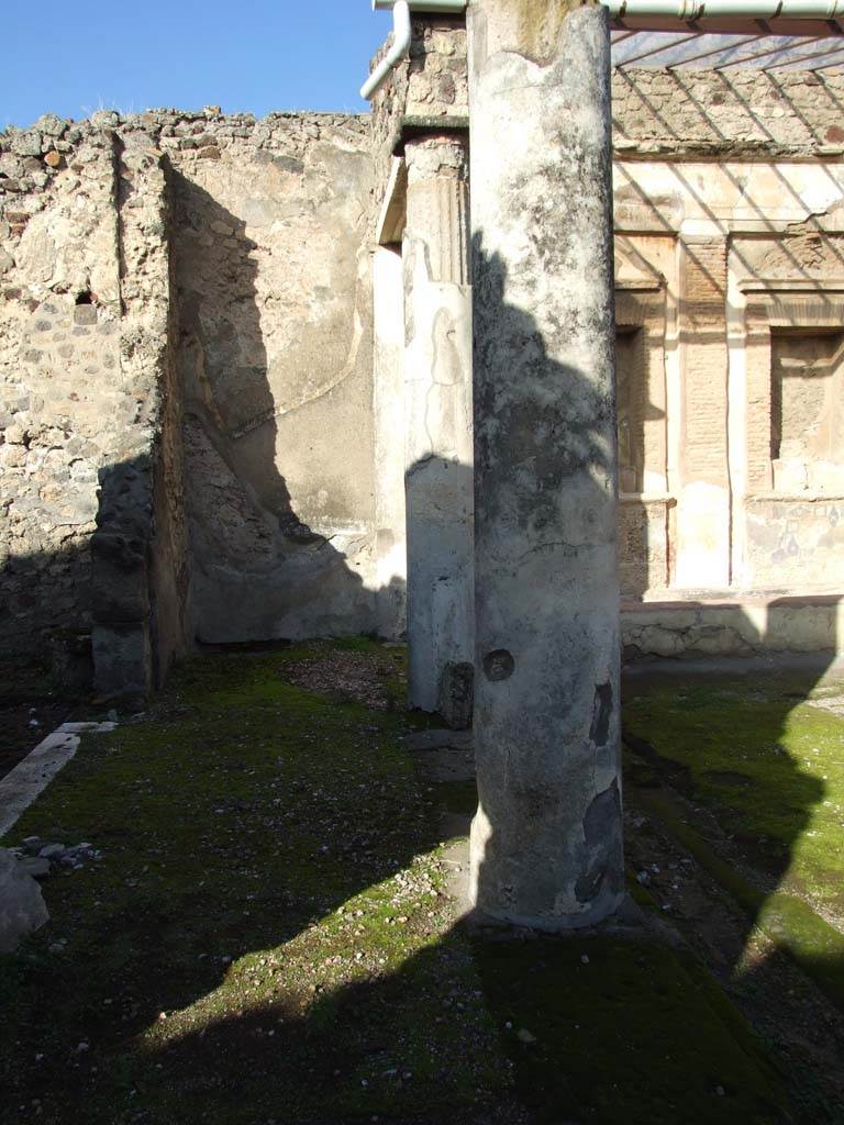 V.1.7 Pompeii. December 2007. Room 17, looking north at west end of peristyle.