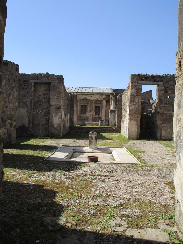 V.1.7 Pompeii.  Small room on right hand side of entrance door.  This was used either as a small private entrance when the main door was not used or as a room for the doorkeeper.