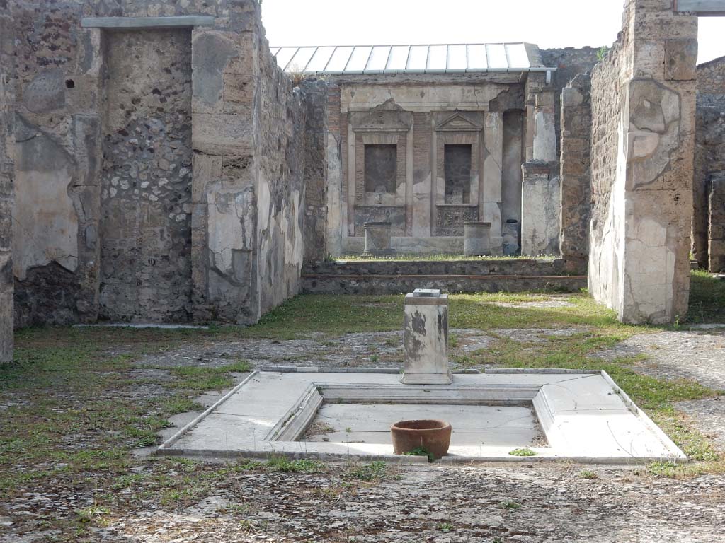 V.1.7 Pompeii. October 2020. Room 1, looking across impluvium in atrium. Photo courtesy of Klaus Heese. 