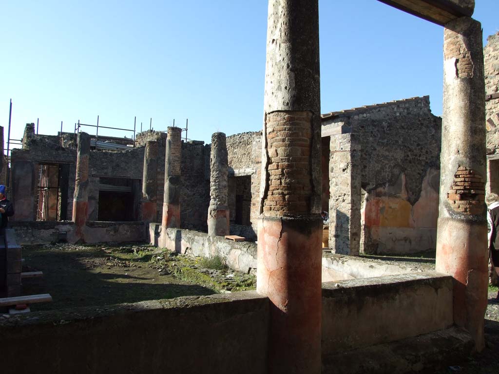 V.1.18 Pompeii. December 2007. Looking north-west across peristyle garden “i”, from east portico.