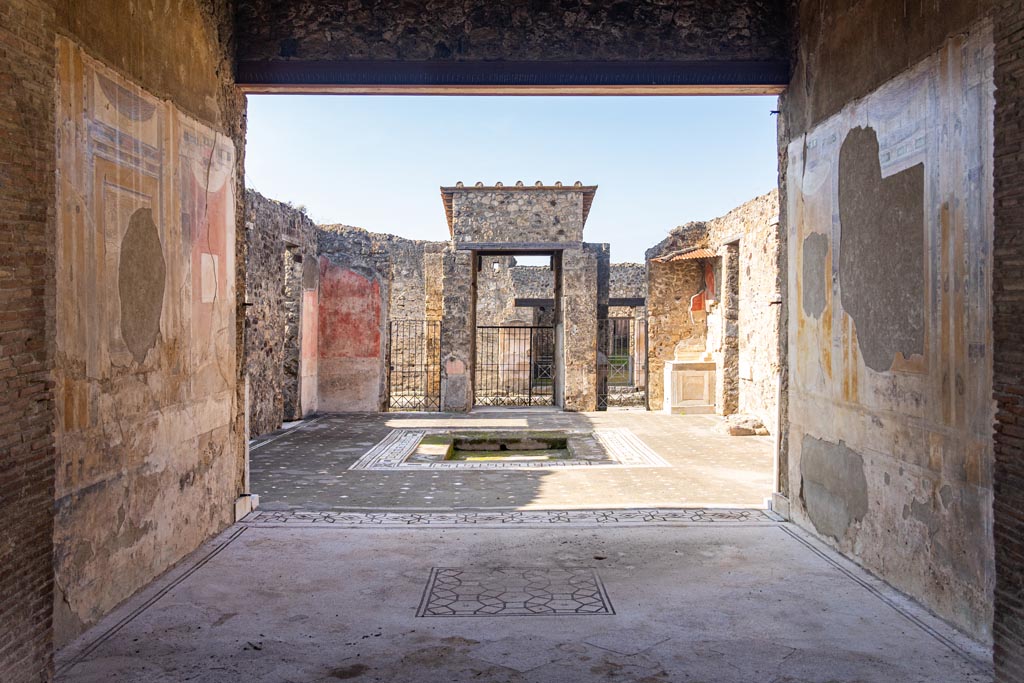 V.1.26 Pompeii. December 2018. Room 8, looking east towards south wall of tablinum, from atrium. Photo courtesy of Aude Durand.

