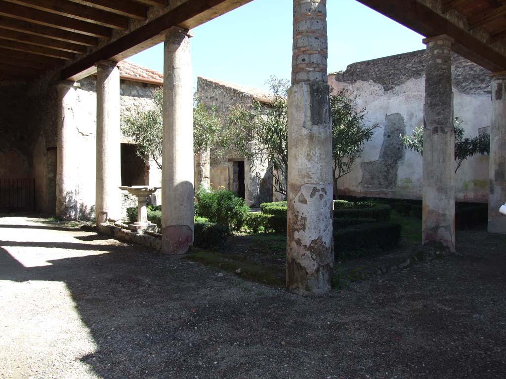 V.1.26 Pompeii. March 2009. Room L, portico on north and west side of peristyle garden, looking south-east.