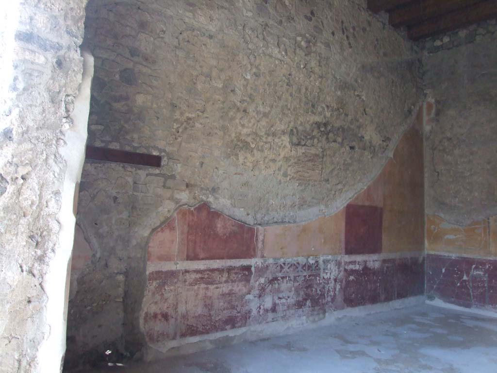V.1.26 Pompeii. March 2009. Room 16, south- east corner of triclinium.  
