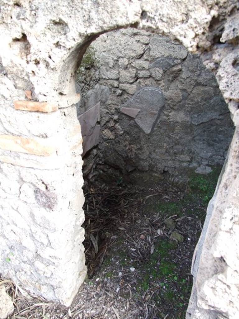 V.2.4 Pompeii. December 2007. Doorway to room 12, arched room under stairs.