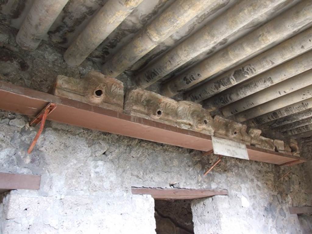V.2.4 Pompeii.  Several terracotta grondaia on a shelf in peristyle, room 13.  These are spouted rainwater gutters, usually part of the Compluvium in the roof.  Rain falling on the roof went through the spouts to fall into the impluvium basin below.  