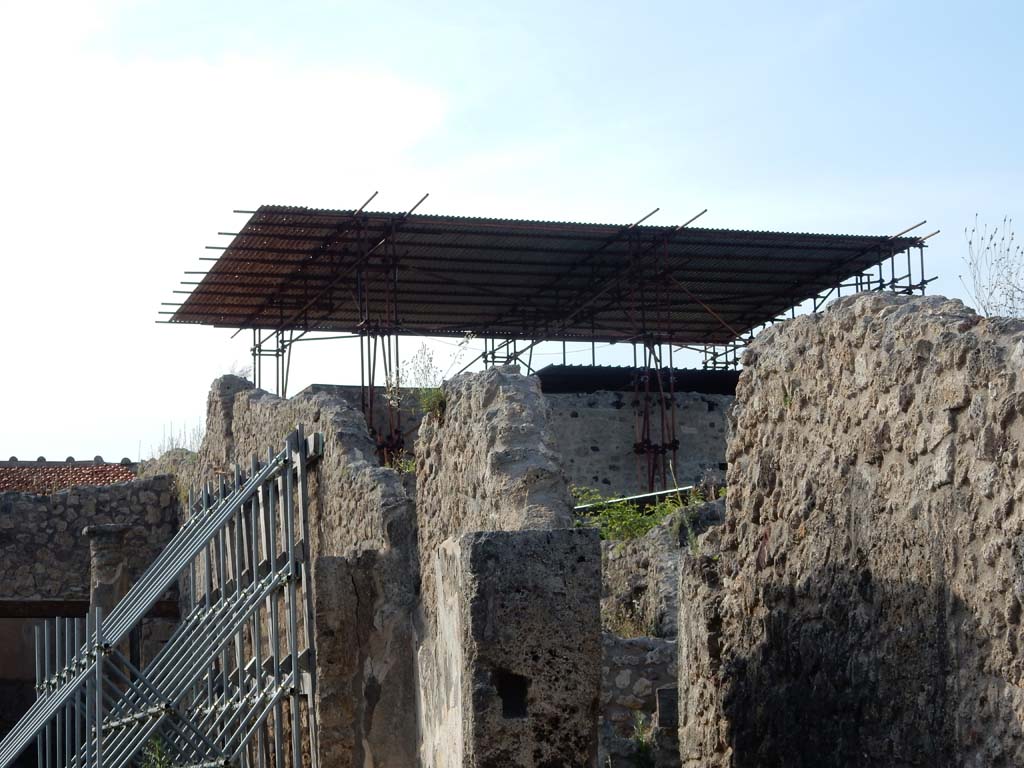 V.2.10 Pompeii. June 2019. Looking towards east wall of peristyle, from entrance doorway.
Photo courtesy of Buzz Ferebee.
