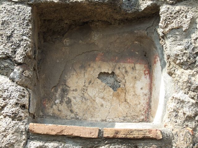 V.2.14 Pompeii.  March 2009.  North wall of rear room.