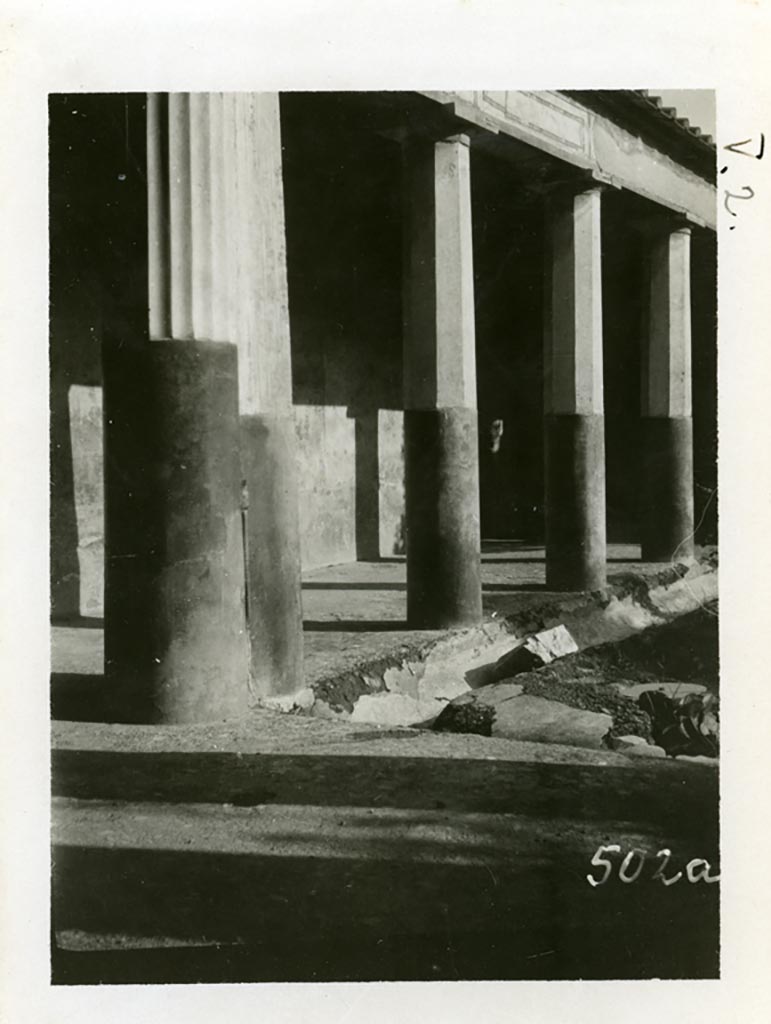 V.2.i, Pompeii. Pre-1937-39. Room 23, looking south along the east side.
Photo courtesy of American Academy in Rome, Photographic Archive. Warsher collection no. 502b.

