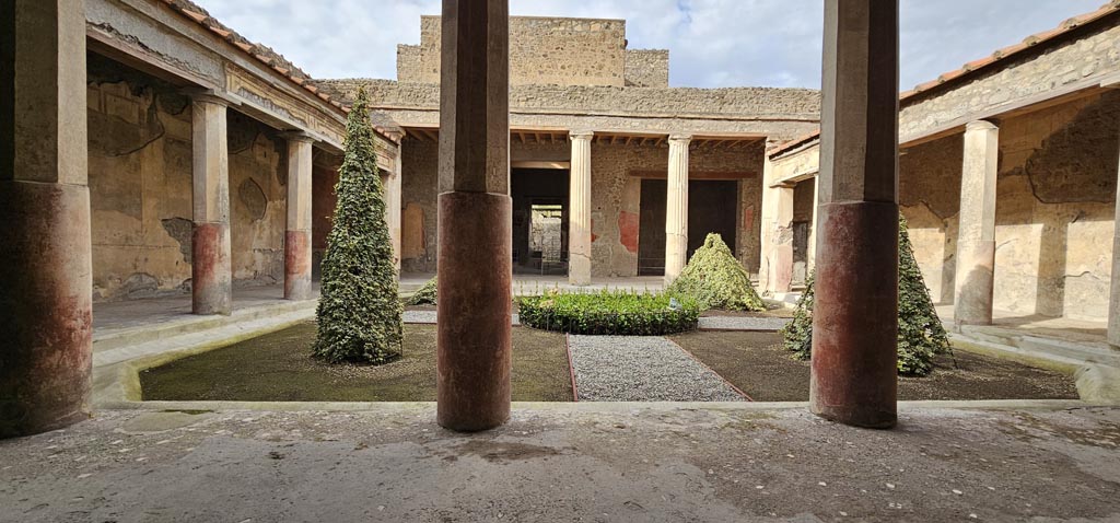 V.2.i Pompeii. December 2023. Room 23, looking north from south portico. Photo courtesy of Miriam Colomer.