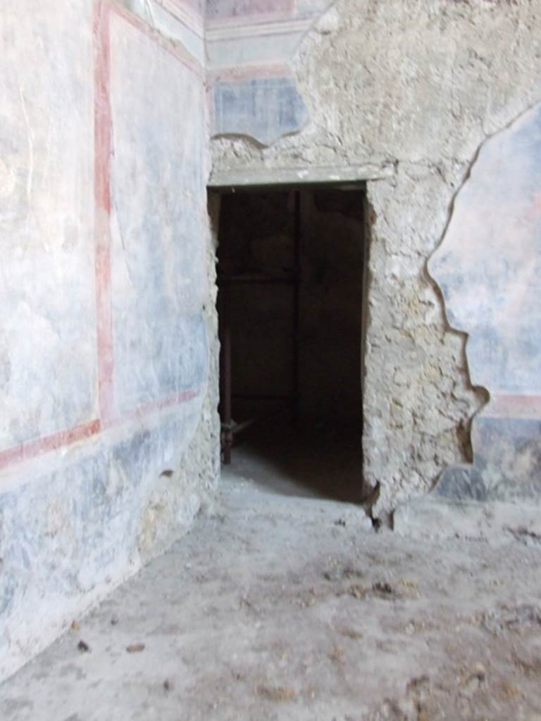 V.2.i Pompeii.  December 2007.  Room 3.  Entrance..