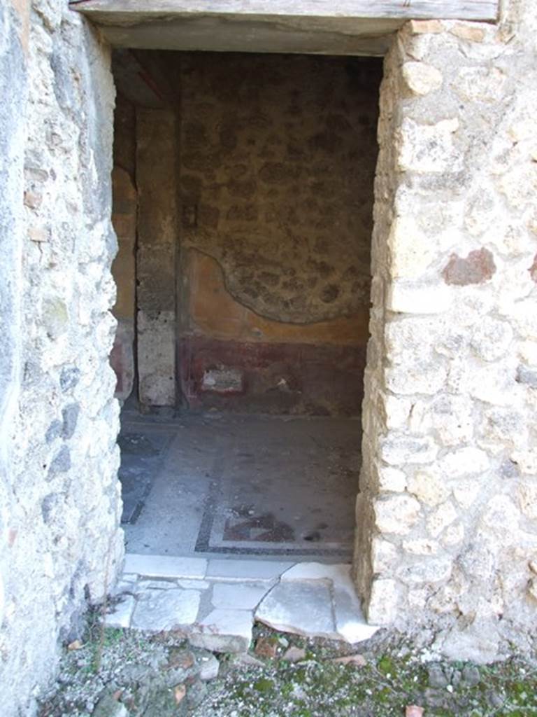 V.2.i Pompeii. December 2007.  Doorway to room 14, apodyterium or dressing room, from garden area.
