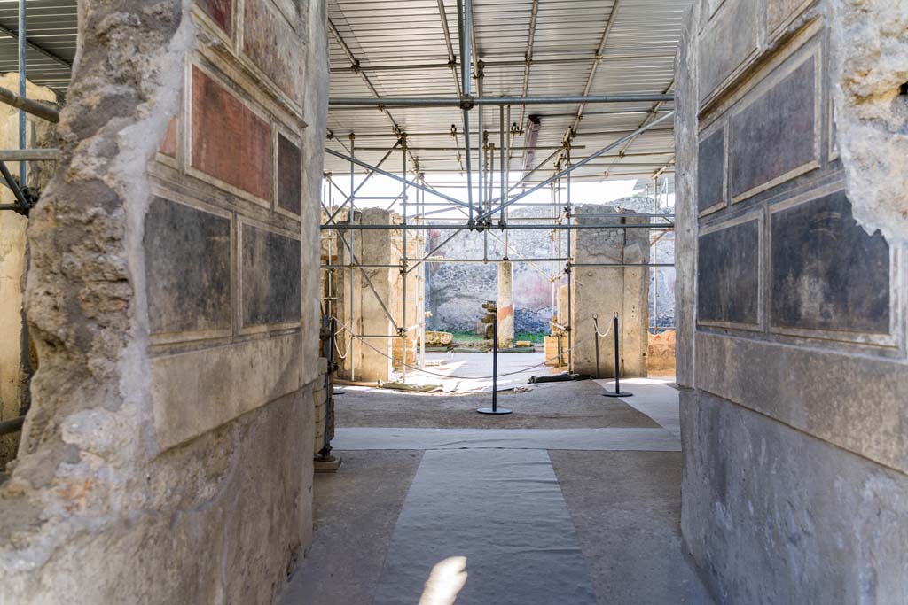 V.2.Pompeii. Casa di Orione. September 2021. 
Looking west from entrance corridor/fauces towards atrium. Photo courtesy of Klaus Heese.
