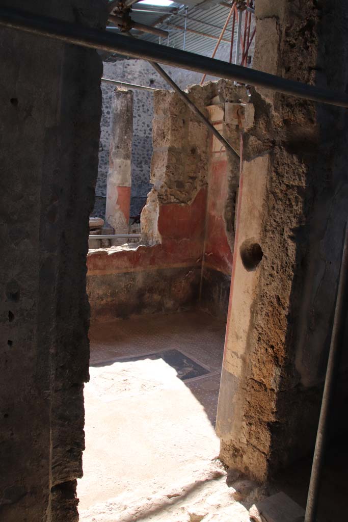 V.2.15 Pompeii. June 2018. Room A6 during 2018 excavations. East wall and doorway into atrium A12.
Photograph © Parco Archeologico di Pompei.
