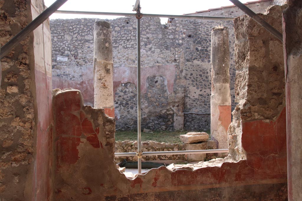 V.2.15 Pompeii. June 2018. Room A6 during 2018 excavations. Upper east wall doorway.
Photograph © Parco Archeologico di Pompei.


