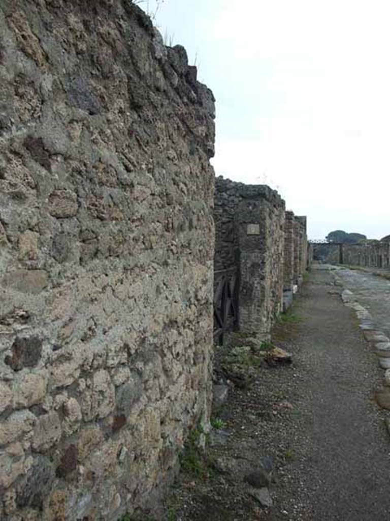 V.3.2 Pompeii. May 2010. Looking east along Via di Nola, from the entrance. 