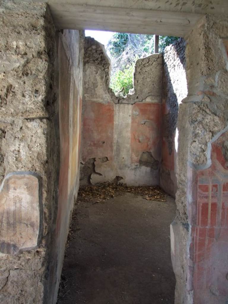 V.3.4 Pompeii. March 2009. Doorway to cubiculum on west side of tablinum. See Notizie degli Scavi, 1905, (p.207)
.