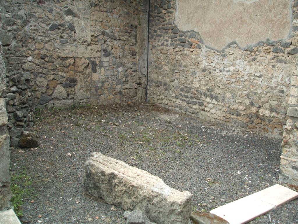 V.3.4 Pompeii. March 2009.  Second joined room on West side of Portico.