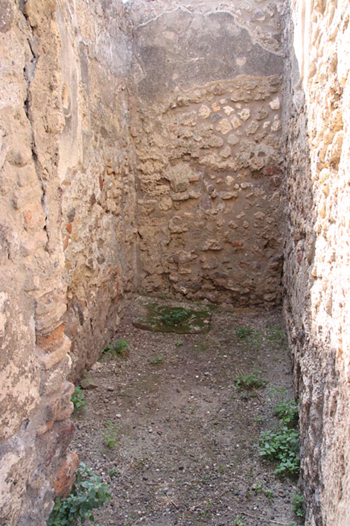 V.3.8 Pompeii. October 2023. 
Narrow room on west side of entrance corridor. Photo courtesy of Klaus Heese.
