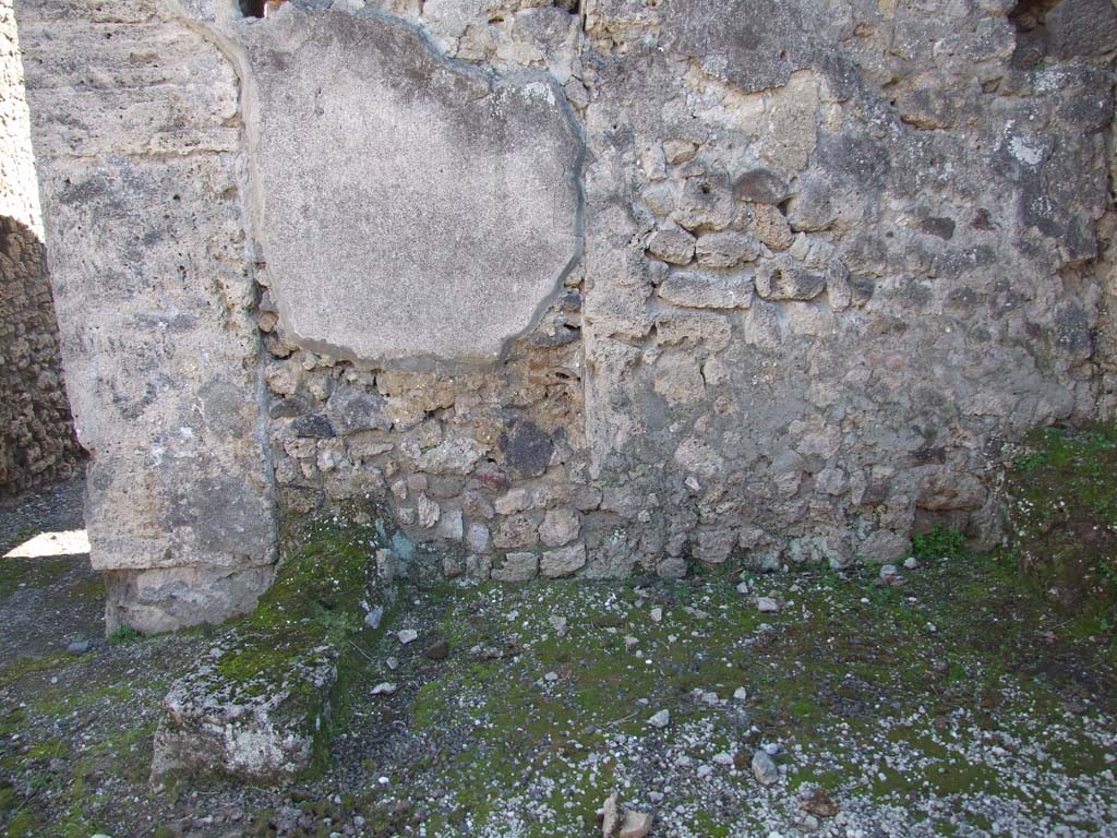 V.3.8 Pompeii. March 2009. South-west corner of the atrium bakery area. 
Against the south wall are the masonry remains of two possible table supports. 
