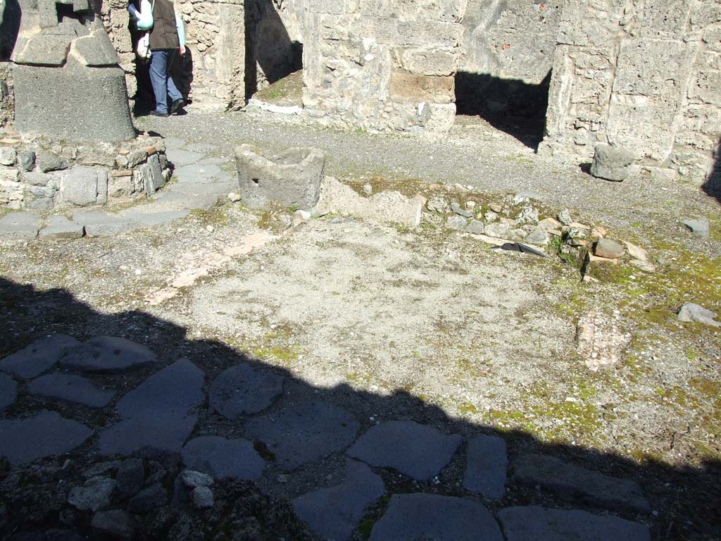 V.3.8 Pompeii. March 2009. Looking across atrium bakery area and impluvium to two rooms on the east side.