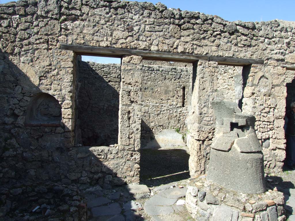 V.3.8 Pompeii. March 2009. Doorway to tablinum with two windows, on north side of atrium bakery area.