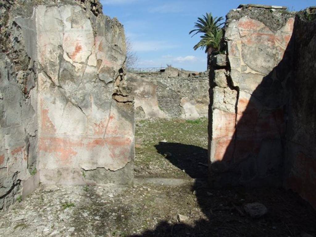 V.3.10 Pompeii. March 2009. East wall of cubiculum, with doorway to atrium.