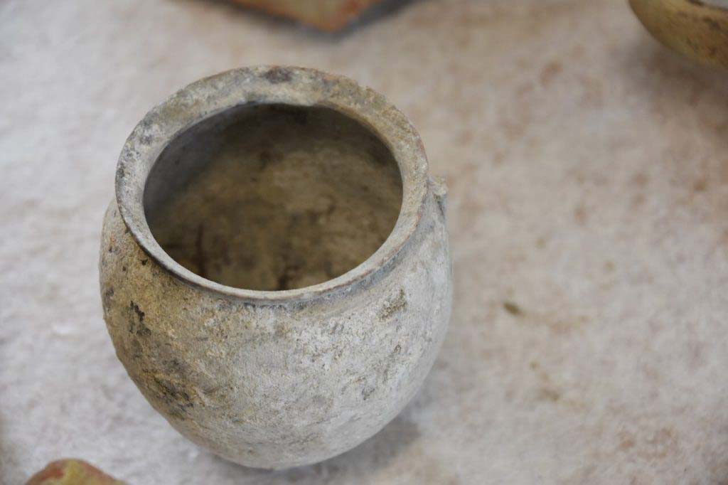 Regio V Pompeii. 2018. Pot found during the 2018 excavations. 

Vaso trovato durante gli scavi del 2018.

Photograph © Parco Archeologico di Pompei.
