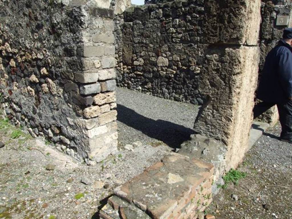 V.4.3 Pompeii.  March 2009.  Doorway from V.4.2 to entrance corridor of V.4.3