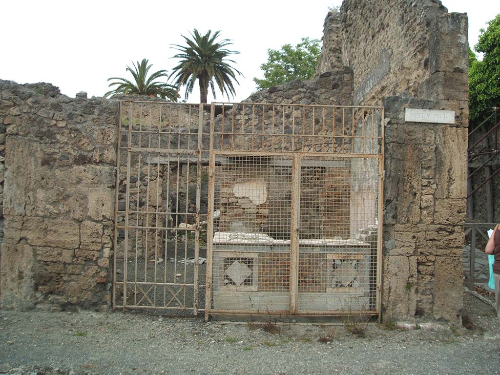 V.4.7 Pompeii. May 2005. Entrance.