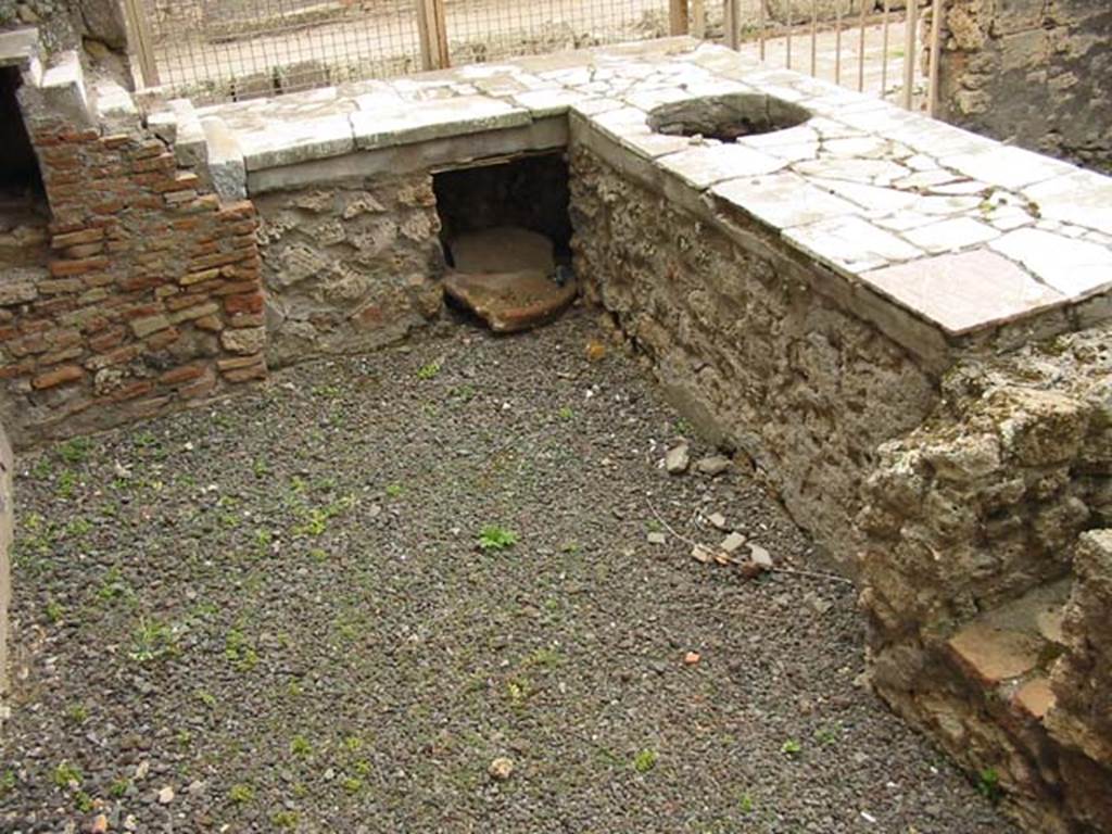 V.4.7 Pompeii. May 2003. Looking south across rear of counter and hearth. Photo courtesy of Nicolas Monteix.