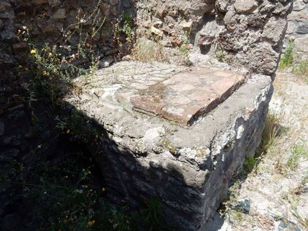 V.4.7 Pompeii. May 2017. Stone bench or hearth, with terracotta tiles on top. Photo courtesy of Buzz Ferebee.
