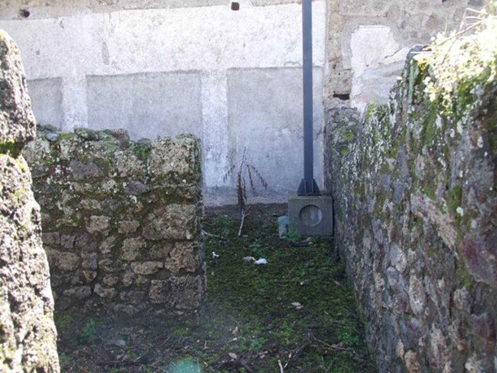 V.4.13 Pompeii. March 2009. Site of staircase and doorway to triclinium “K”.